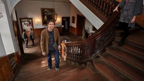 Portrait of Benjamin Beil, junior professor at the Institute for Media Culture and Theatre at the University of Cologne