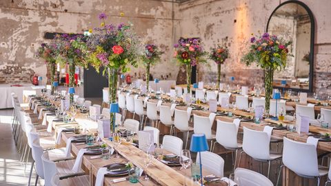 Kirberg Catering event at the Harbour Club Cologne in an industrial look with elaborate table decorations