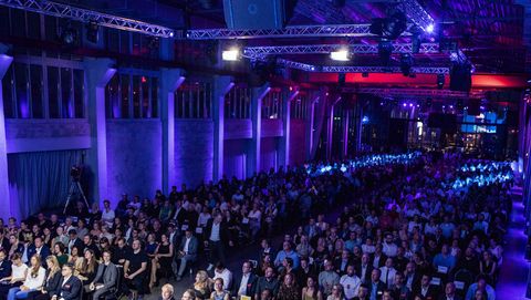 Audience seated in rows in the industrial-style Wassermannhalle