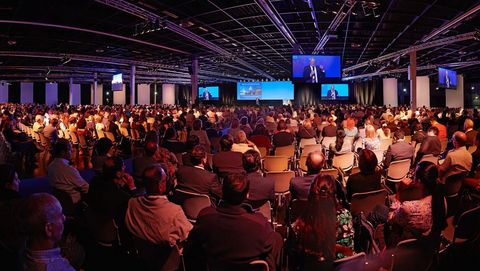 Presentation at the pathological congress with a full conference hall