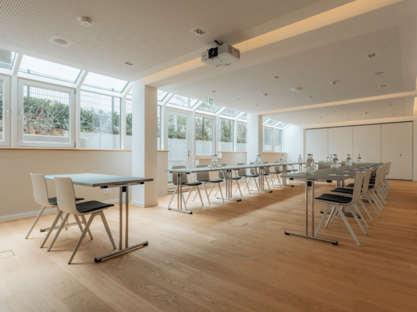 modern conference room with daylight and class room stlyed seating